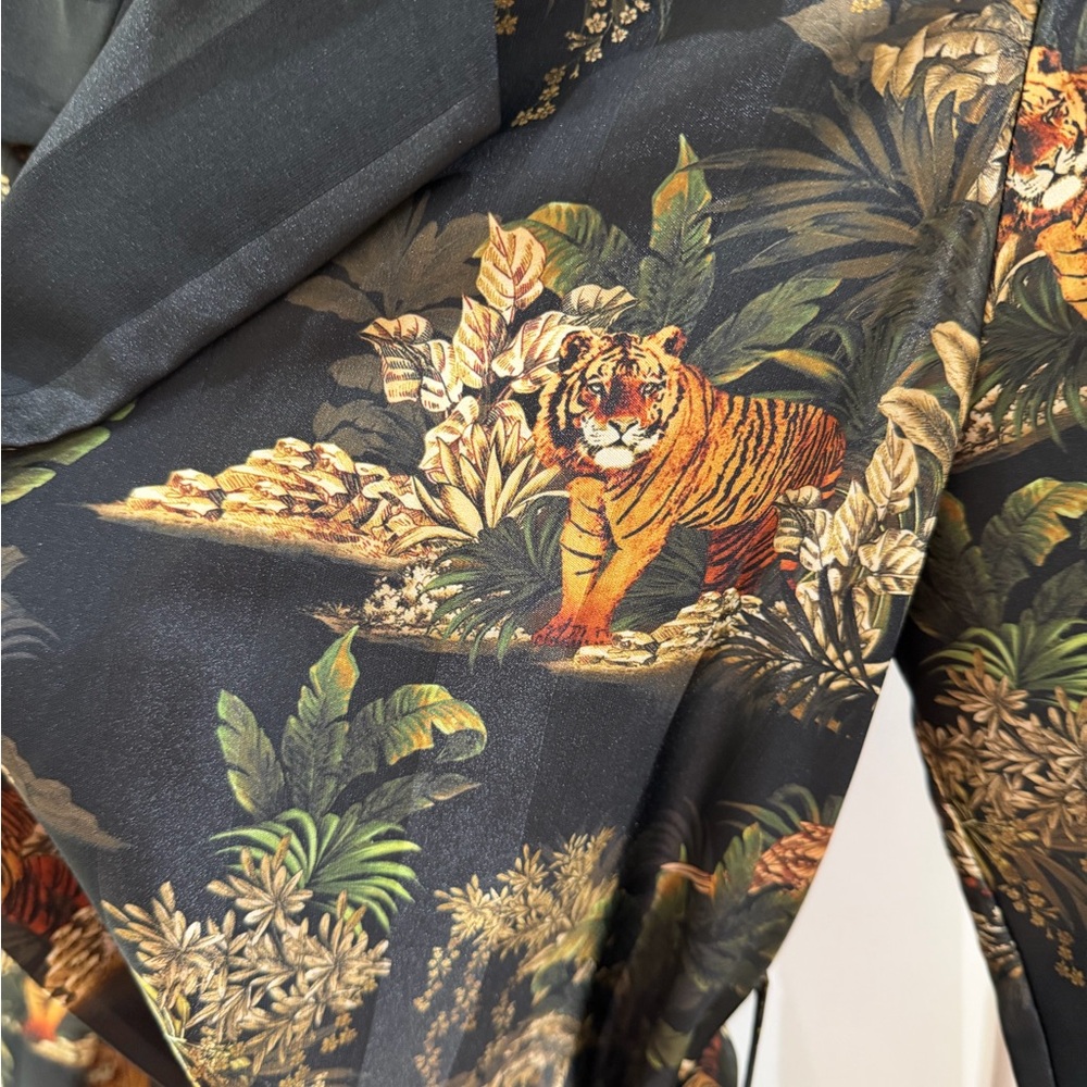L'AGENCE Black Botanical Print Blazer - Picture 2 of 3